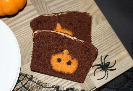 <b> Recipe: </b> Bake this spooky-cute Halloween cake with a secret pumpkin inside <b> Recipe: </b> Bake this spooky-cute Halloween cake with a secret pumpkin inside