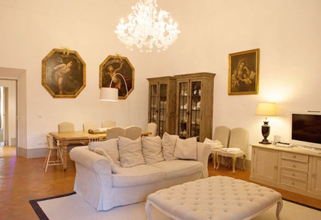 <b> House Tours: </b> Be inspired by the easy elegance of an apartment in the heart of historic Florence <b> House Tours: </b> Be inspired by the easy elegance of an apartment in the heart of historic Florence