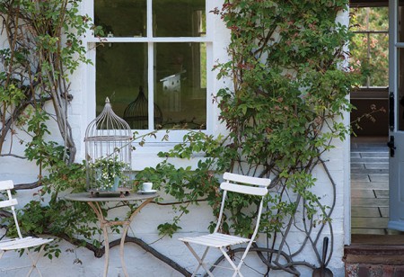 <b> Perk up your exterior: </b> Give your bricks and mortar kerb appeal <b> Perk up your exterior: </b> Give your bricks and mortar kerb appeal